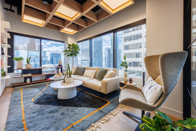 22nd floor tenant lounge: Roserock Place - 121 King Street West (CNW Group/Crestpoint Real Estate Investments Ltd.)